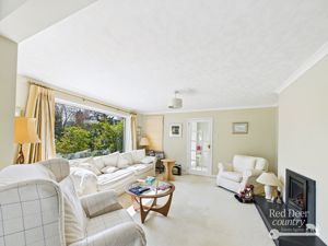 Sitting Room- click for photo gallery